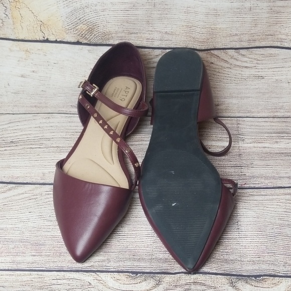 Women's Apt 9 Maroon Pointed Toe Flats - Picture 4 of 5